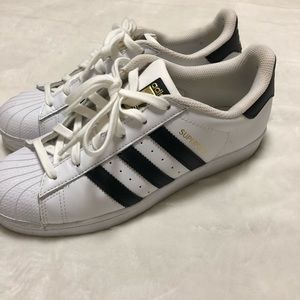 Adidas superstars!!⭐️⭐️